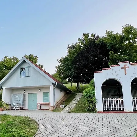Berky Kuria - Stylish In The Hills Of Tolna For 16people Vilă *