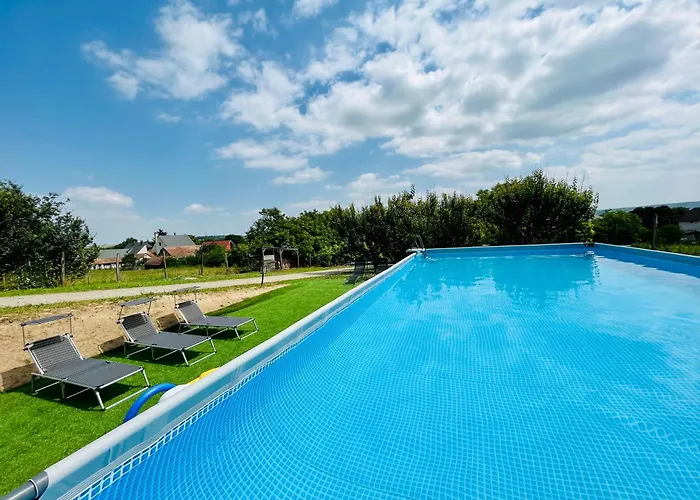Berky Kuria - Stylish In The Hills Of Tolna For 16people *